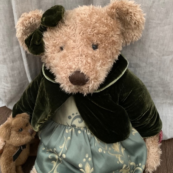 Russ Vintage Heritage Bear: Lady Lynette 🐻 - Picture 2 of 5